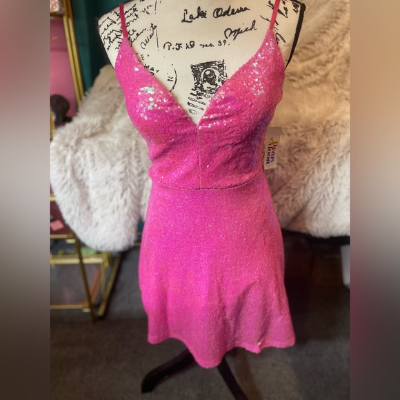 NWT! Sz 5 Bright Pink Sequin Prom/Homecoming Dress - Picture 2 of 12